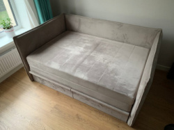 Brīnišķīgs dīvānguta/Великолепный диван-кровать