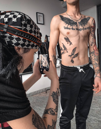 татуировки и пирсинг